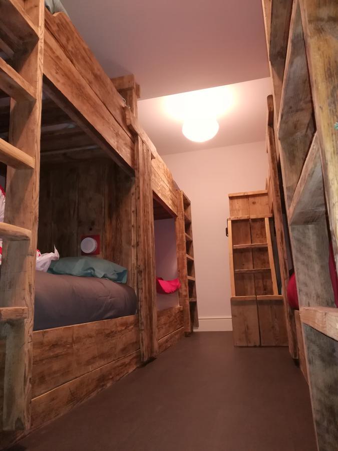 Ty Glyndwr Bunkhouse, Bar And Cafe Hostel Caernarfon Ngoại thất bức ảnh