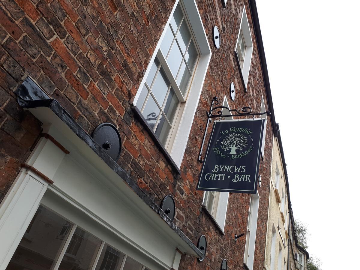 Ty Glyndwr Bunkhouse, Bar And Cafe Hostel Caernarfon Ngoại thất bức ảnh