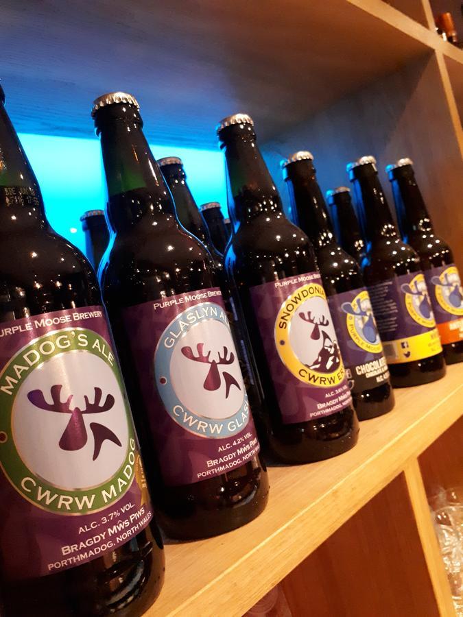 Ty Glyndwr Bunkhouse, Bar And Cafe Hostel Caernarfon Ngoại thất bức ảnh