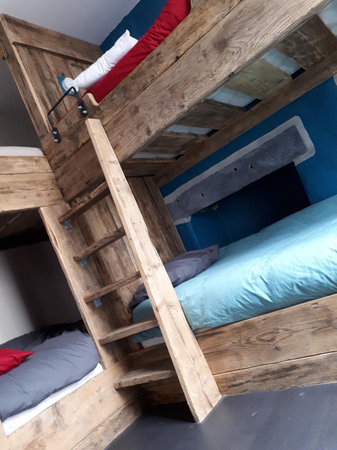 Ty Glyndwr Bunkhouse, Bar And Cafe Hostel Caernarfon Ngoại thất bức ảnh