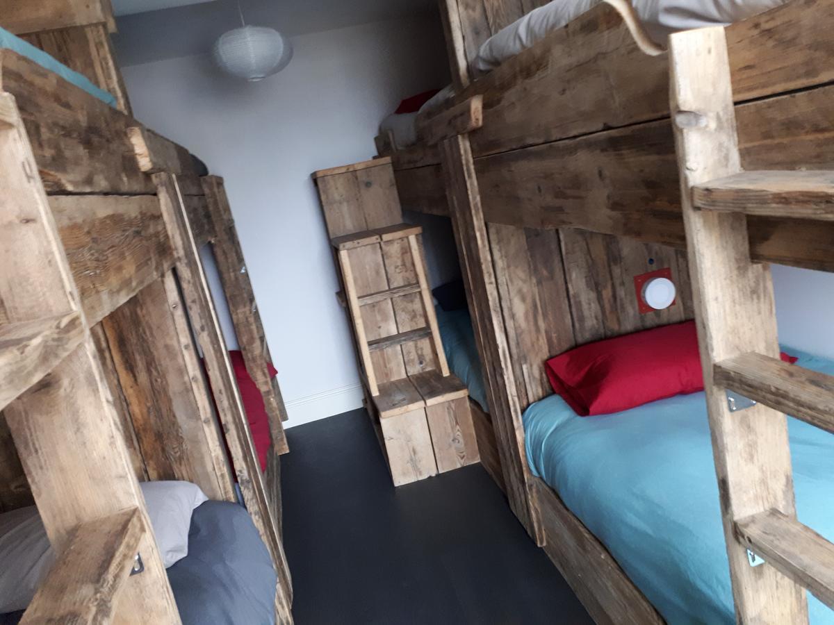 Ty Glyndwr Bunkhouse, Bar And Cafe Hostel Caernarfon Ngoại thất bức ảnh
