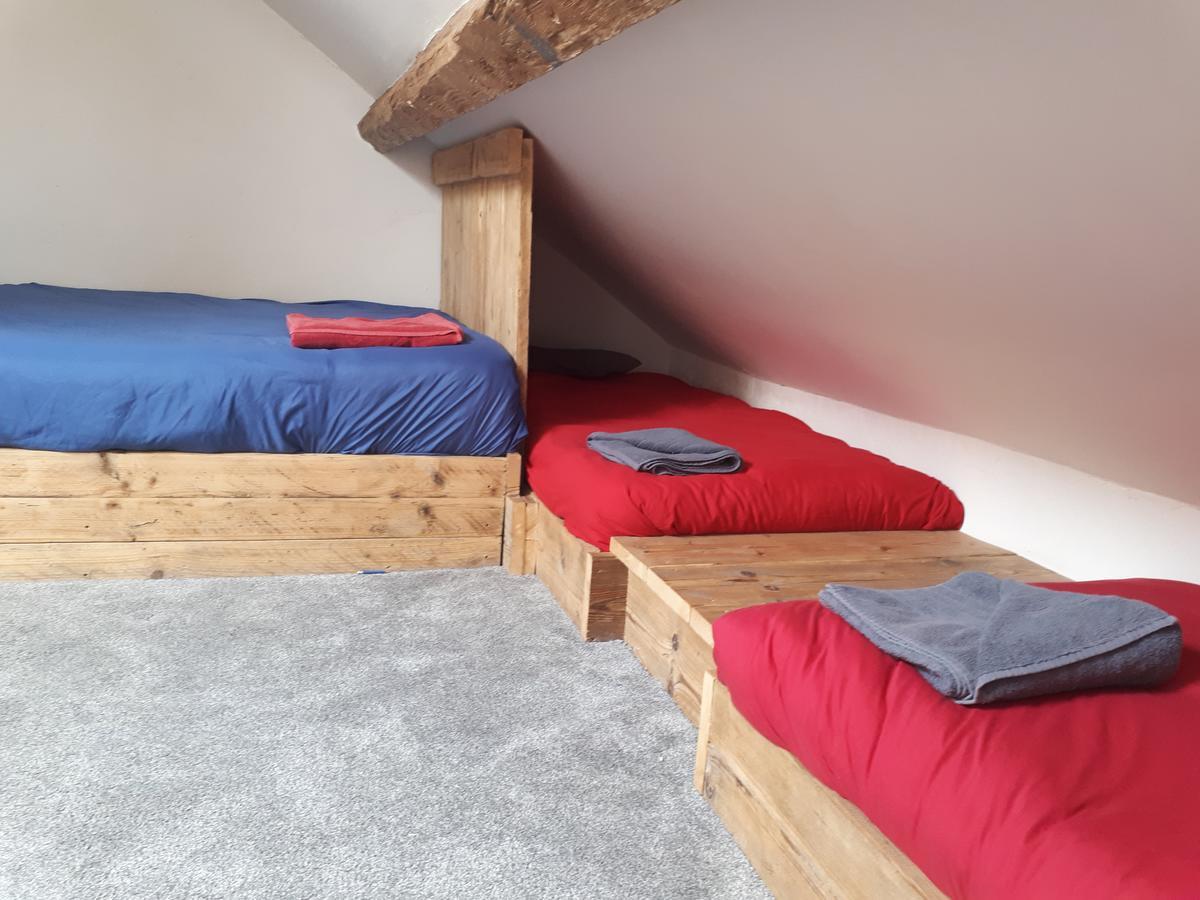 Ty Glyndwr Bunkhouse, Bar And Cafe Hostel Caernarfon Ngoại thất bức ảnh