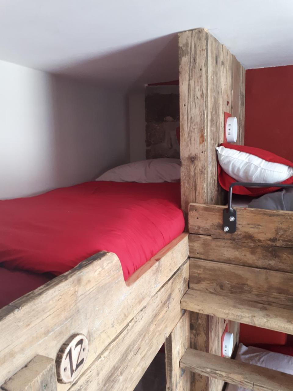 Ty Glyndwr Bunkhouse, Bar And Cafe Hostel Caernarfon Ngoại thất bức ảnh