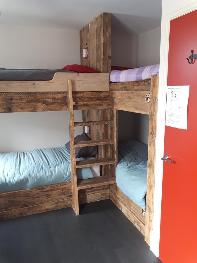 Ty Glyndwr Bunkhouse, Bar And Cafe Hostel Caernarfon Ngoại thất bức ảnh