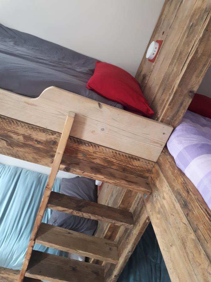 Ty Glyndwr Bunkhouse, Bar And Cafe Hostel Caernarfon Ngoại thất bức ảnh