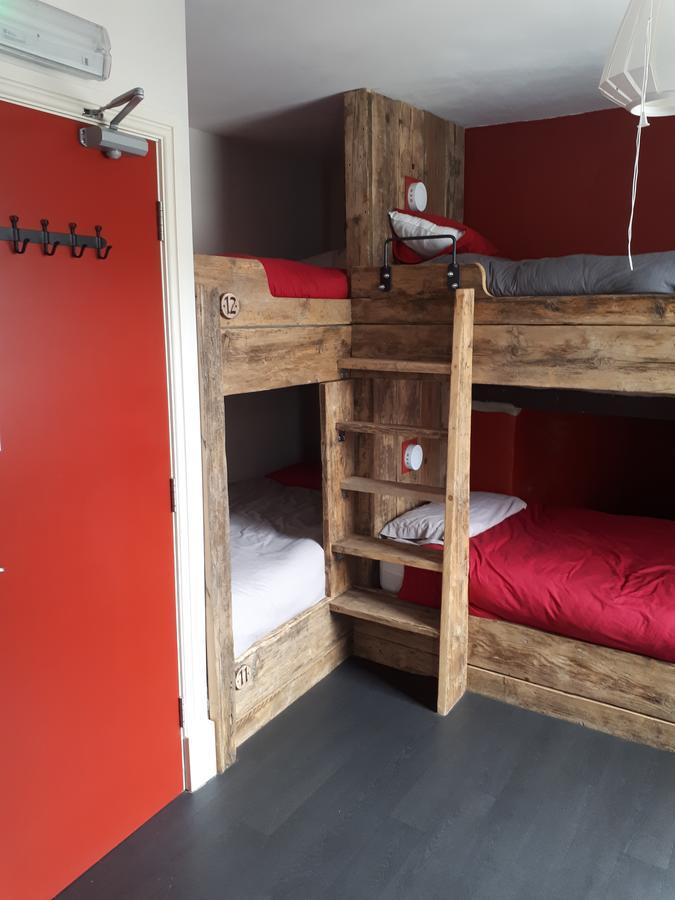 Ty Glyndwr Bunkhouse, Bar And Cafe Hostel Caernarfon Ngoại thất bức ảnh